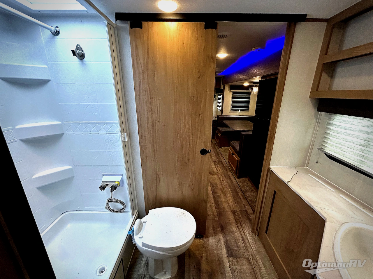 2024 Forest River Cherokee Alpha Wolf 2500RL-L Photo 8