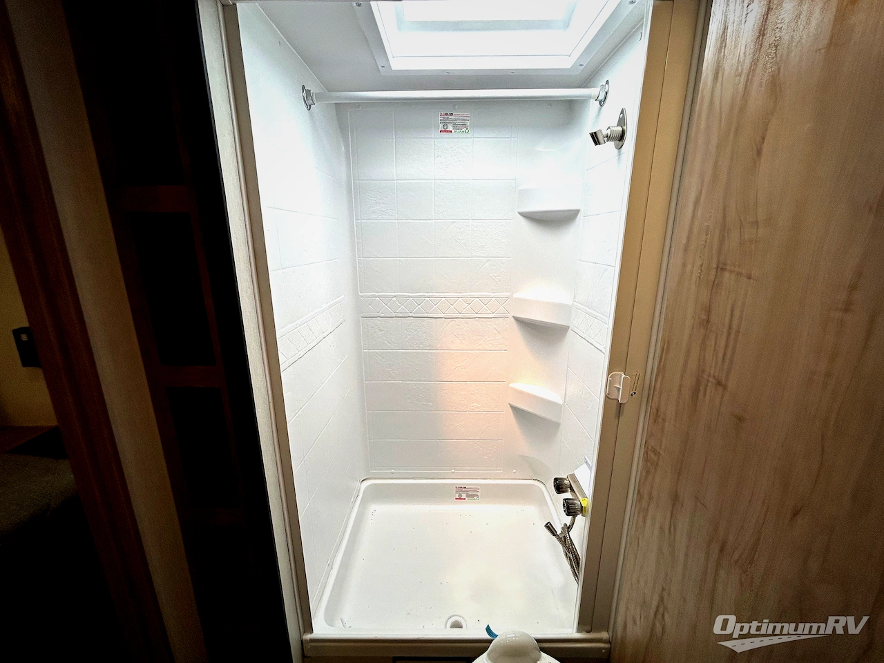 2024 Forest River Cherokee Alpha Wolf 2500RL-L Photo 10