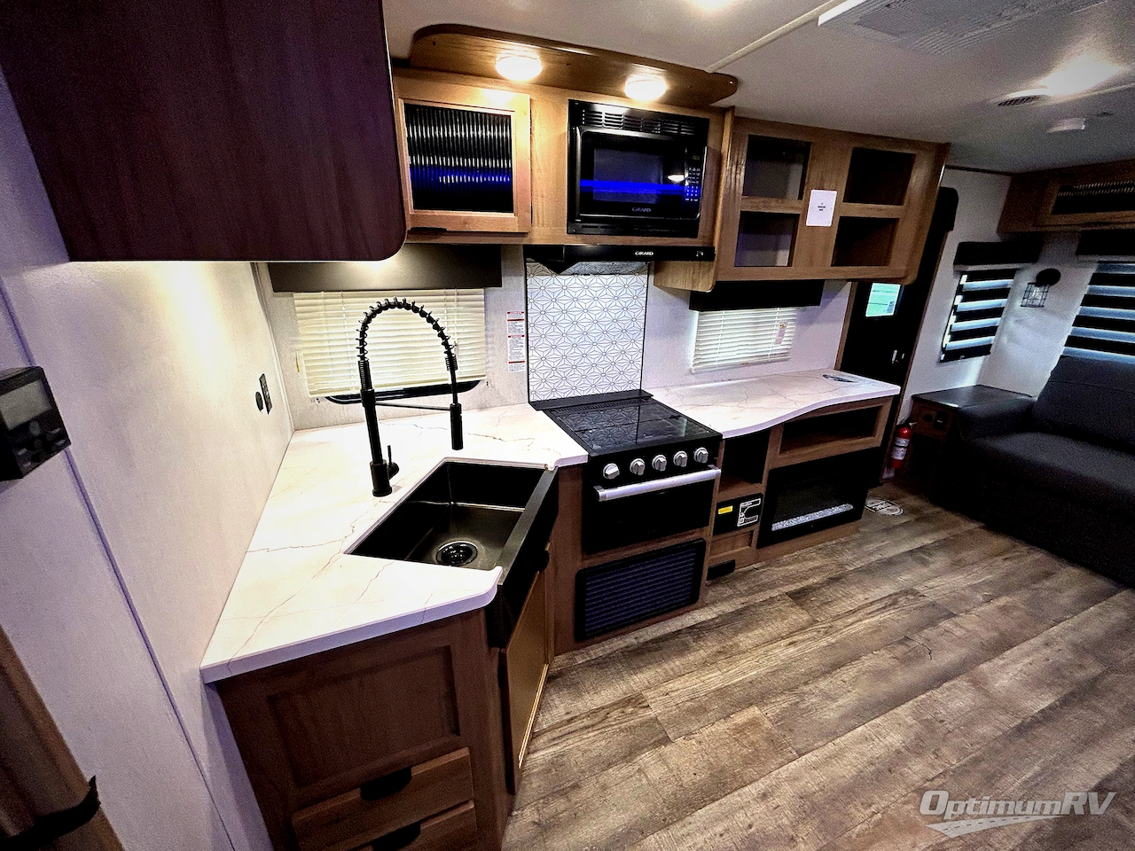 2024 Forest River Cherokee Alpha Wolf 2500RL-L Photo 11