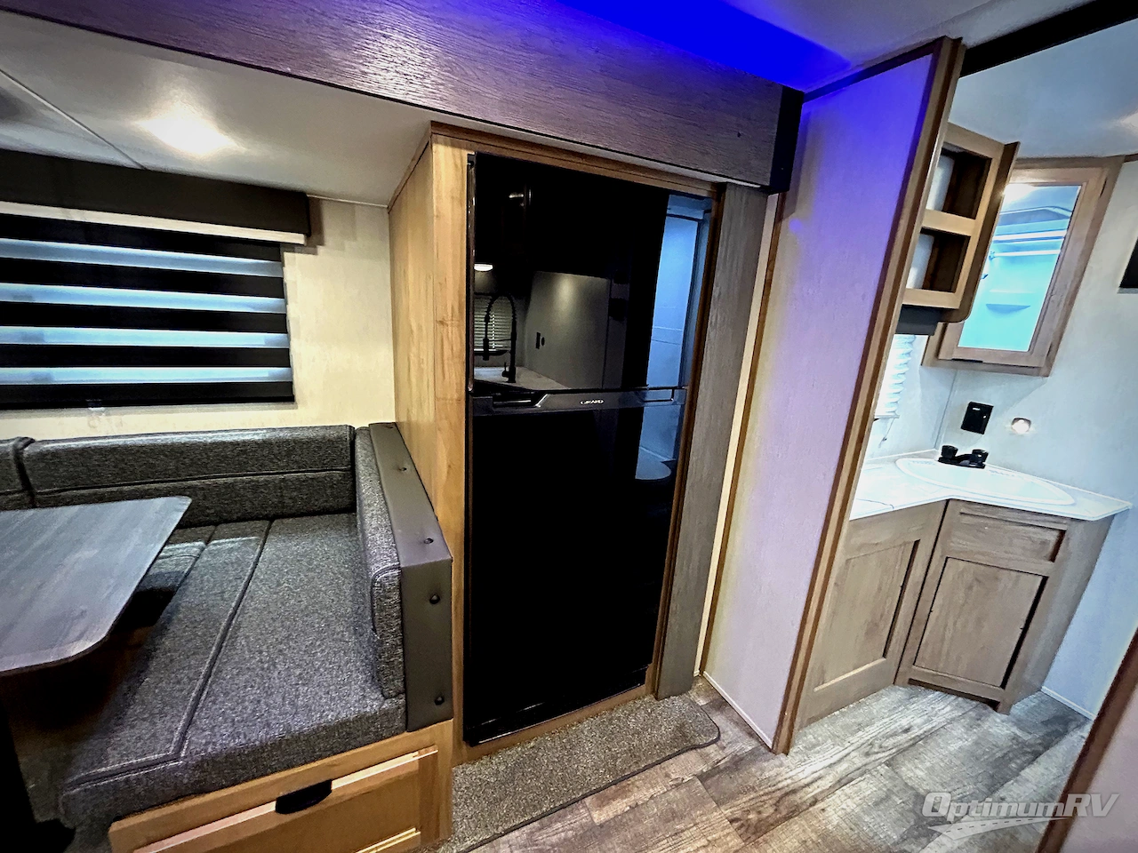 2024 Forest River Cherokee Alpha Wolf 2500RL-L Photo 12