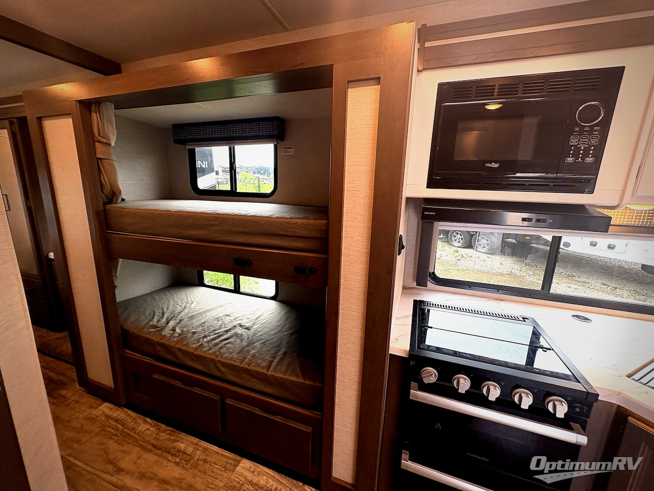 2024 Thor Chateau 31EV Photo 15