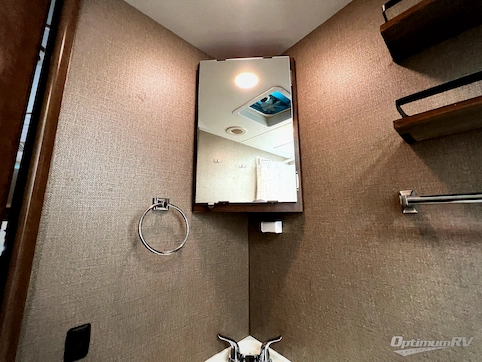 2019 Winnebago Outlook 22C RV Photo 4