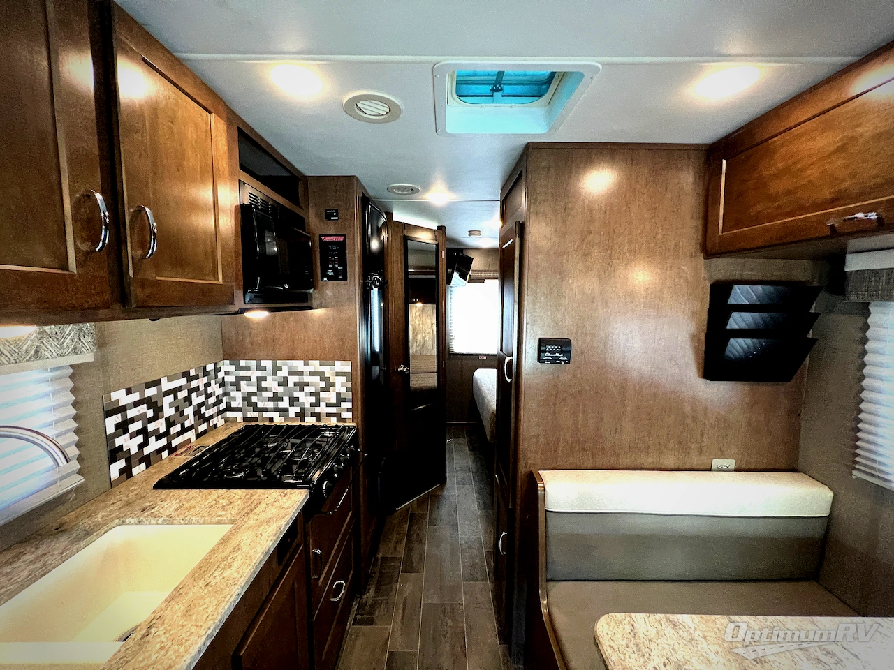 2019 Winnebago Outlook 22C Photo 4