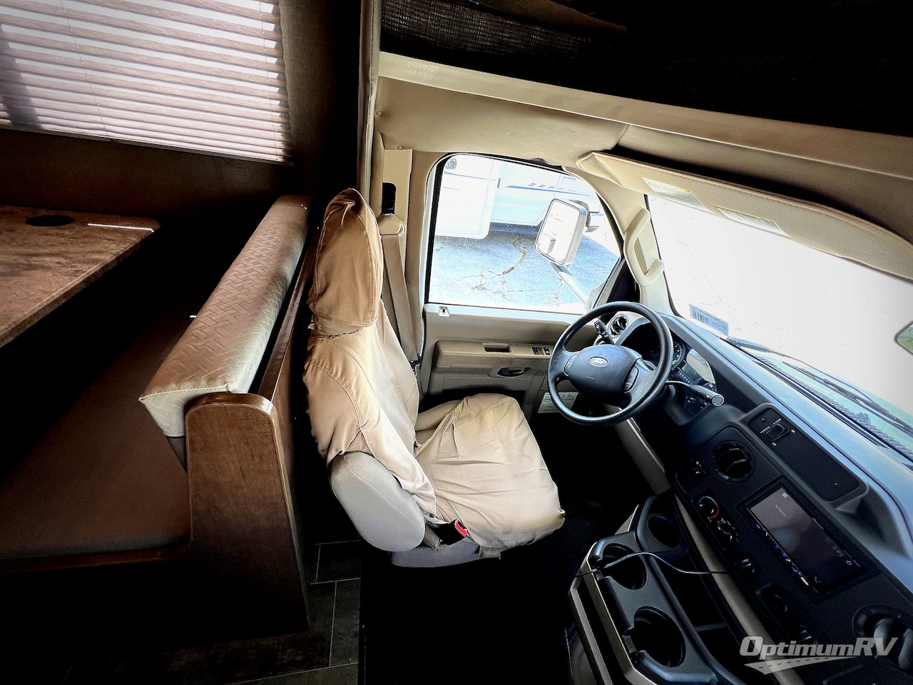 2019 Winnebago Outlook 22C Photo 9