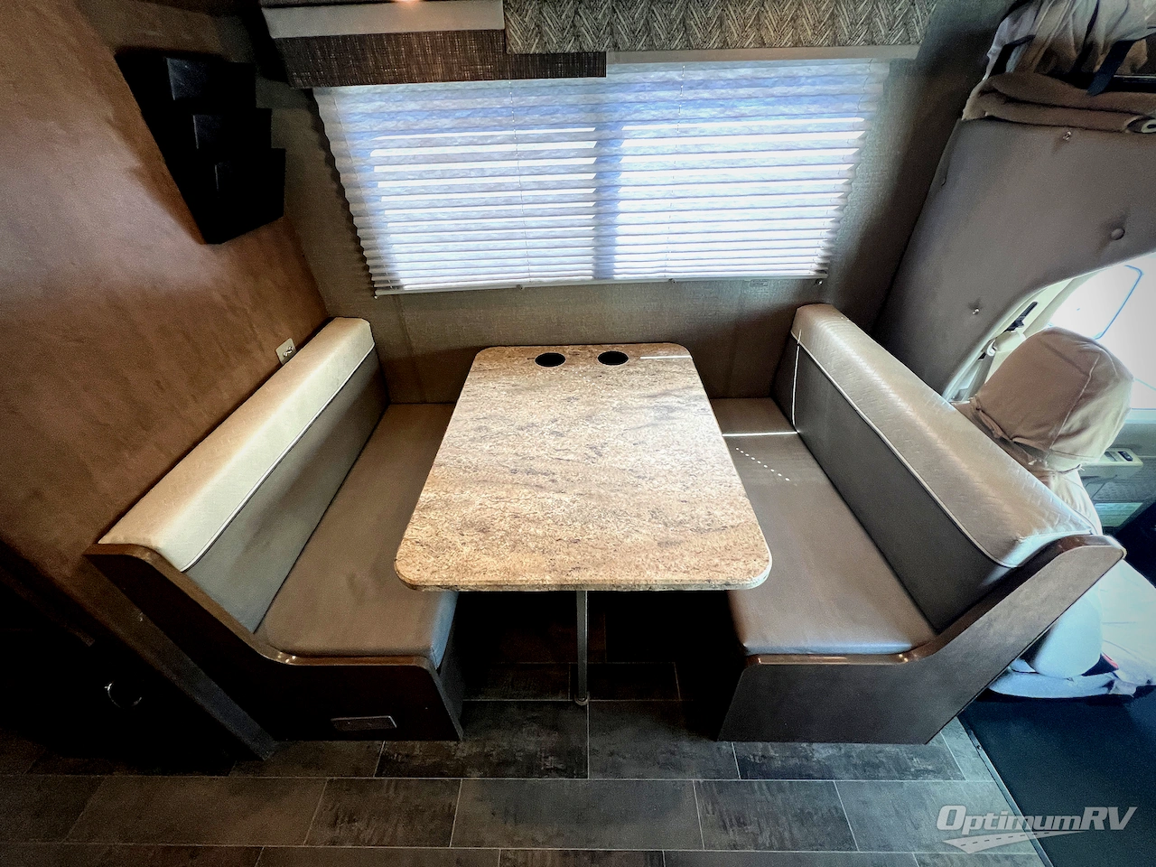 2019 Winnebago Outlook 22C Photo 12
