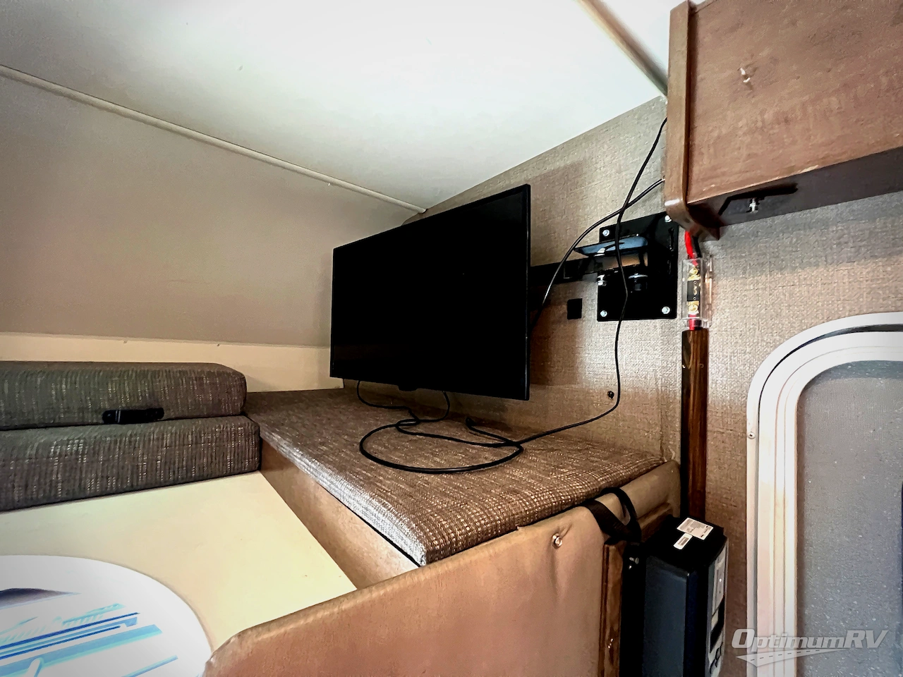 2019 Winnebago Outlook 22C Photo 11