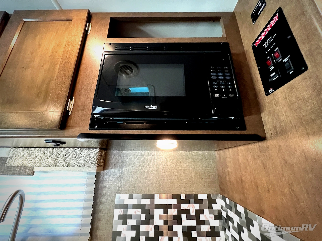 2019 Winnebago Outlook 22C Photo 15