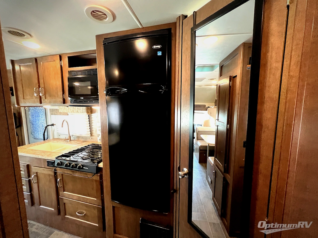 2019 Winnebago Outlook 22C Photo 19