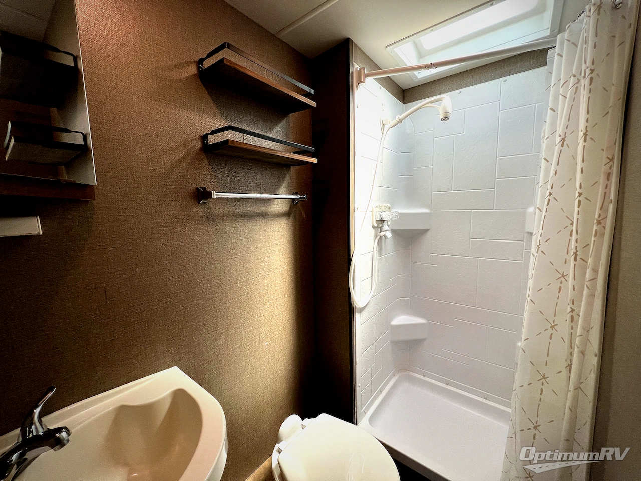 2019 Winnebago Outlook 22C Photo 20