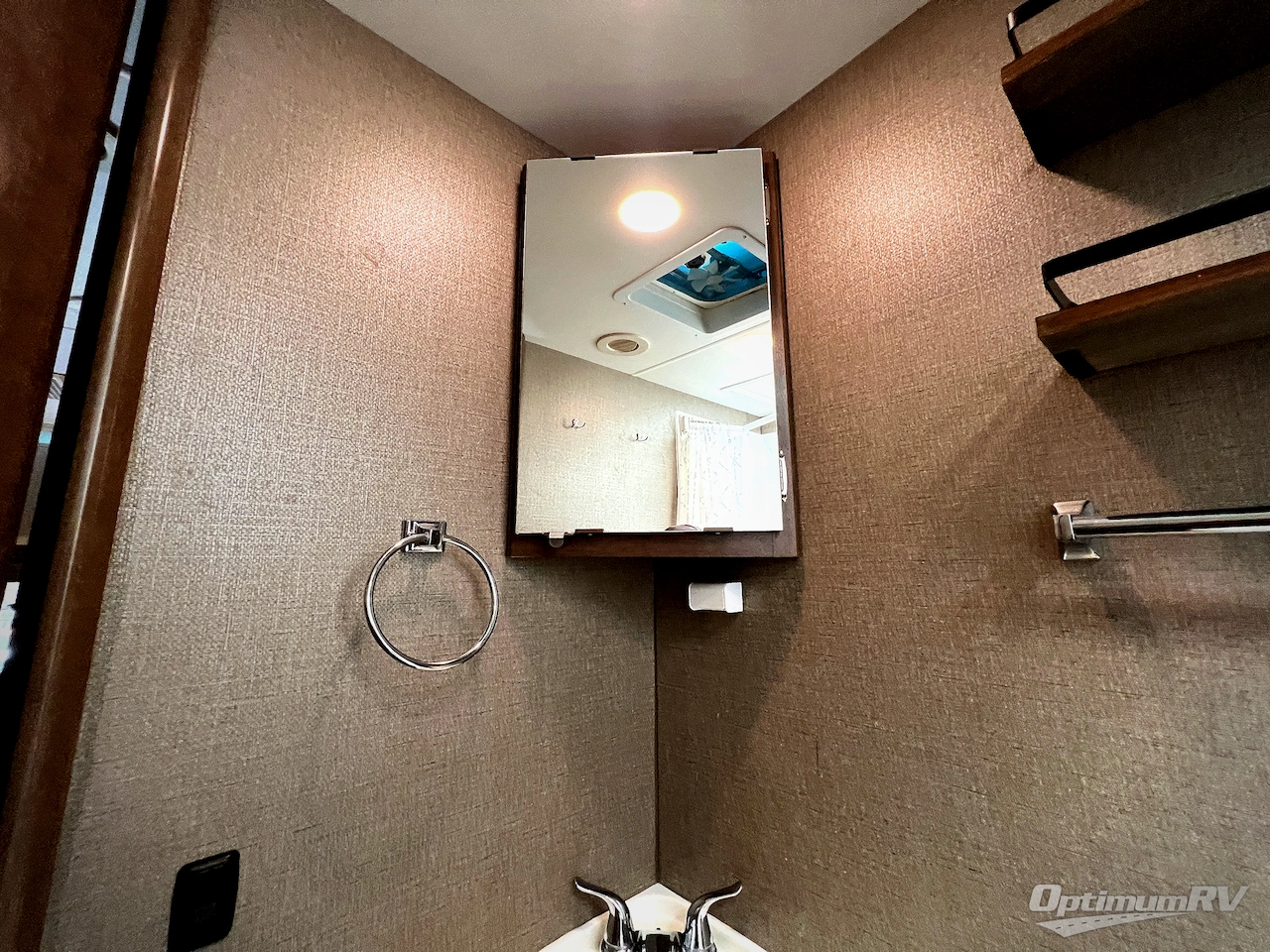 2019 Winnebago Outlook 22C Photo 22