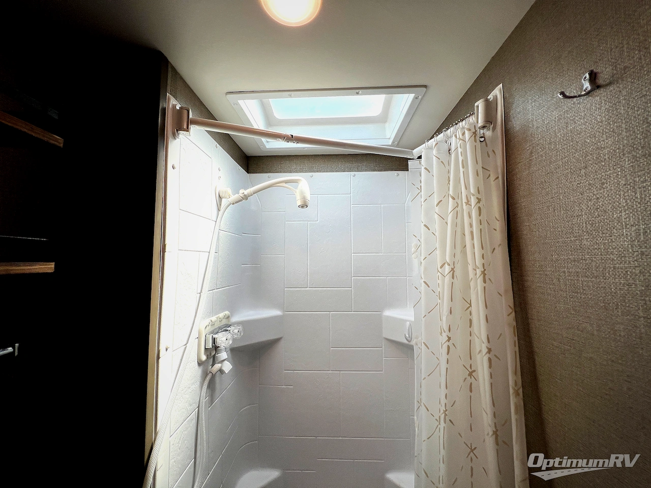 2019 Winnebago Outlook 22C Photo 24