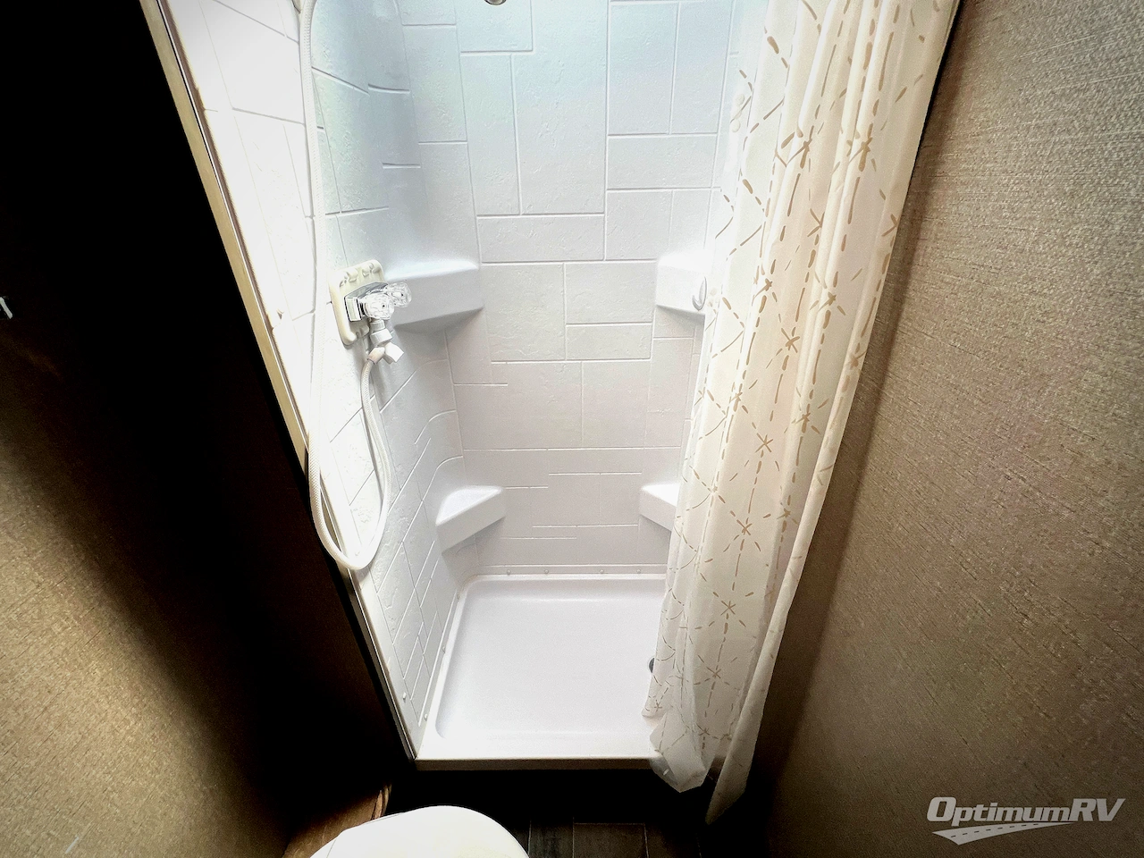 2019 Winnebago Outlook 22C Photo 25