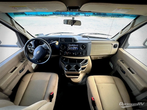 2019 Winnebago Outlook 27D RV Photo 2