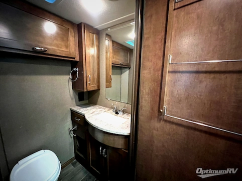 2019 Winnebago Outlook 27D RV Photo 4
