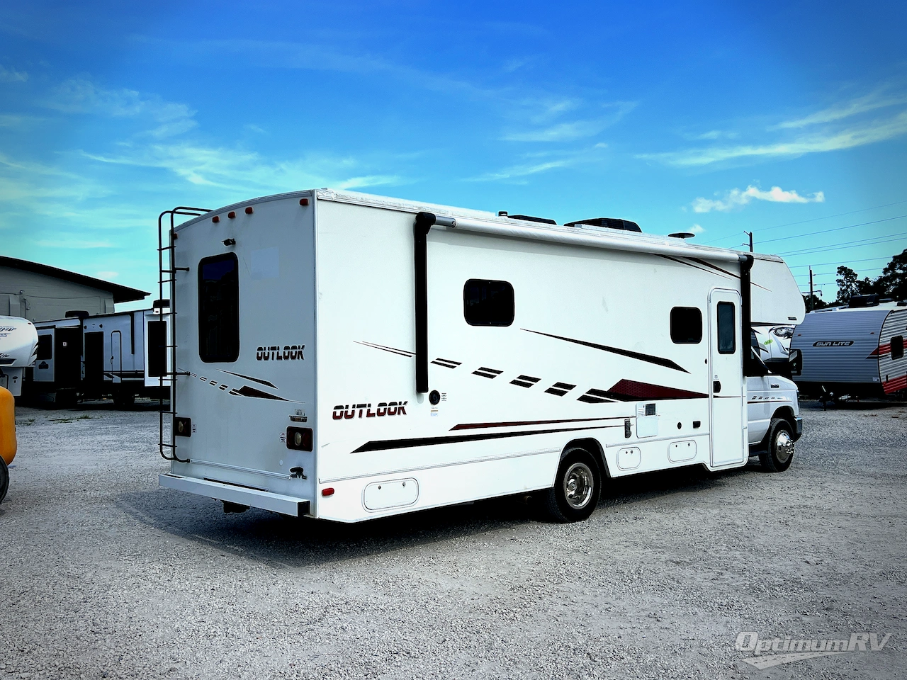 2019 Winnebago Outlook 27D Photo 2