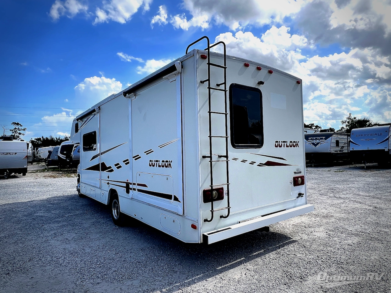 2019 Winnebago Outlook 27D Photo 3