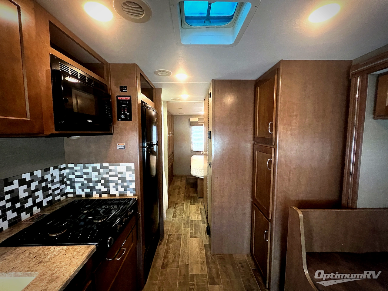 2019 Winnebago Outlook 27D Photo 4