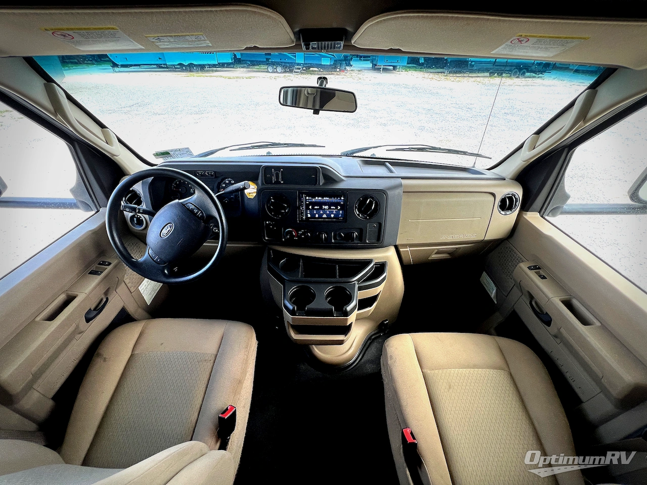 2019 Winnebago Outlook 27D Photo 9