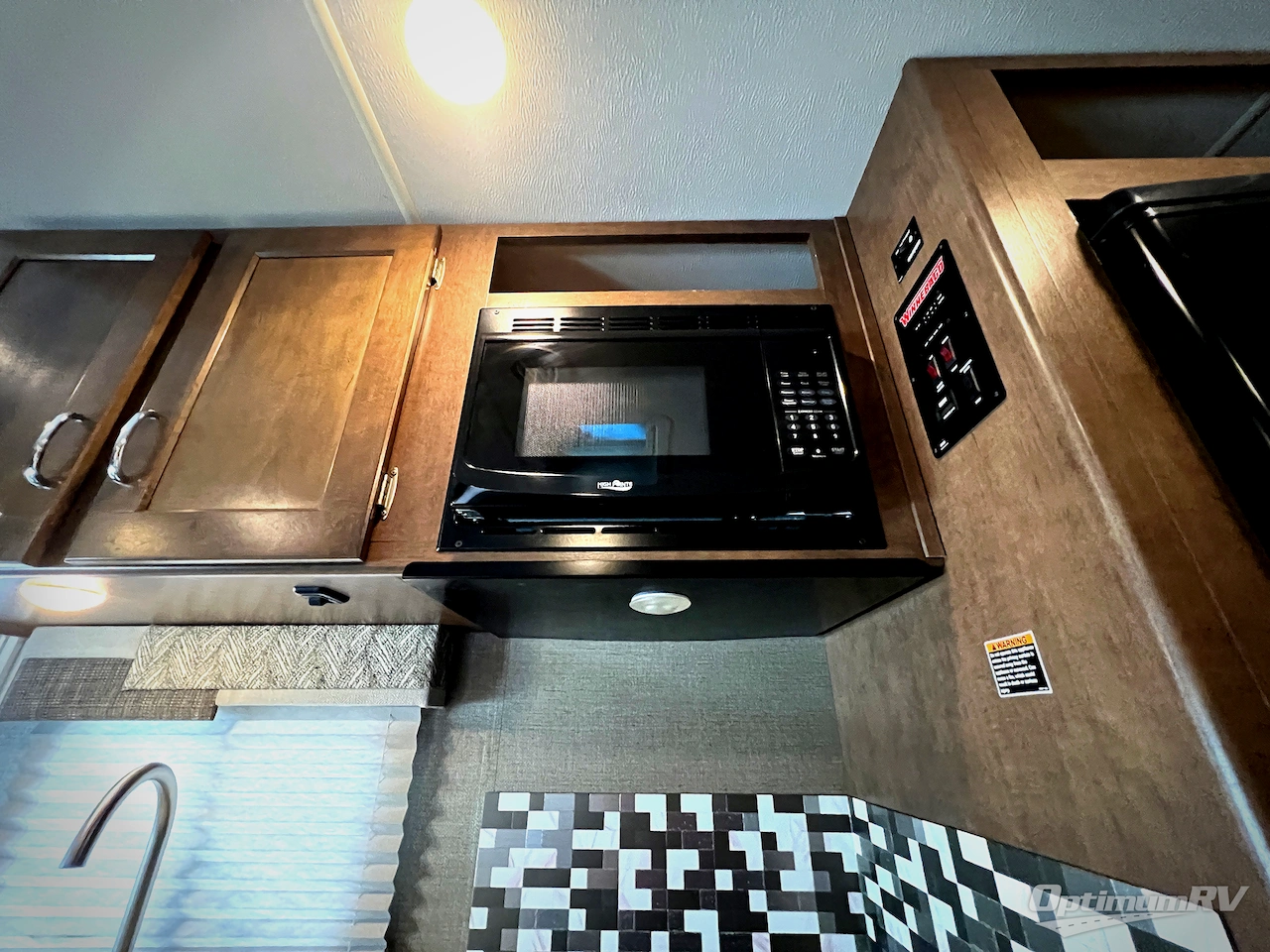 2019 Winnebago Outlook 27D Photo 15
