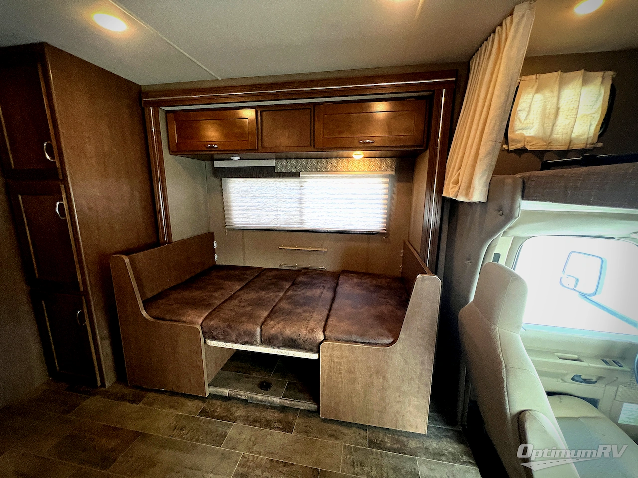 2019 Winnebago Outlook 27D Photo 16