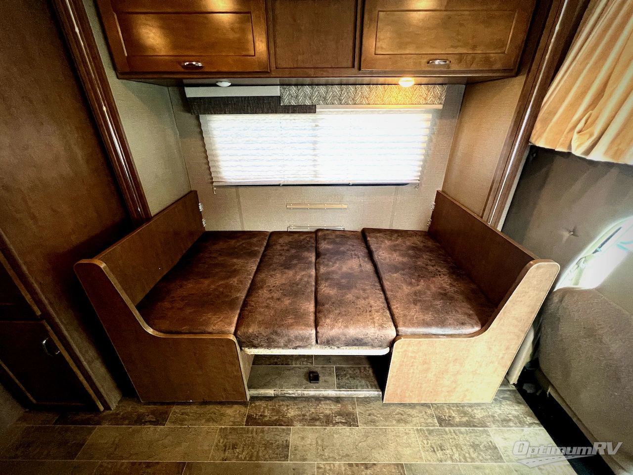 2019 Winnebago Outlook 27D Photo 17