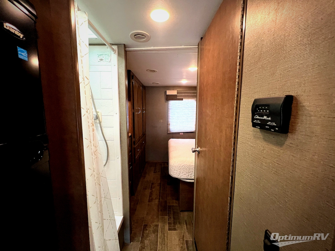 2019 Winnebago Outlook 27D Photo 19