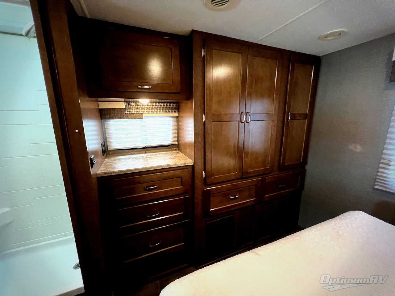 2019 Winnebago Outlook 27D Photo 22