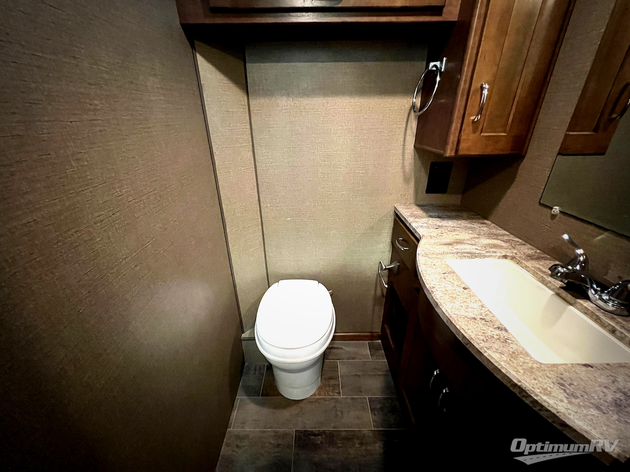 2019 Winnebago Outlook 27D Photo 24