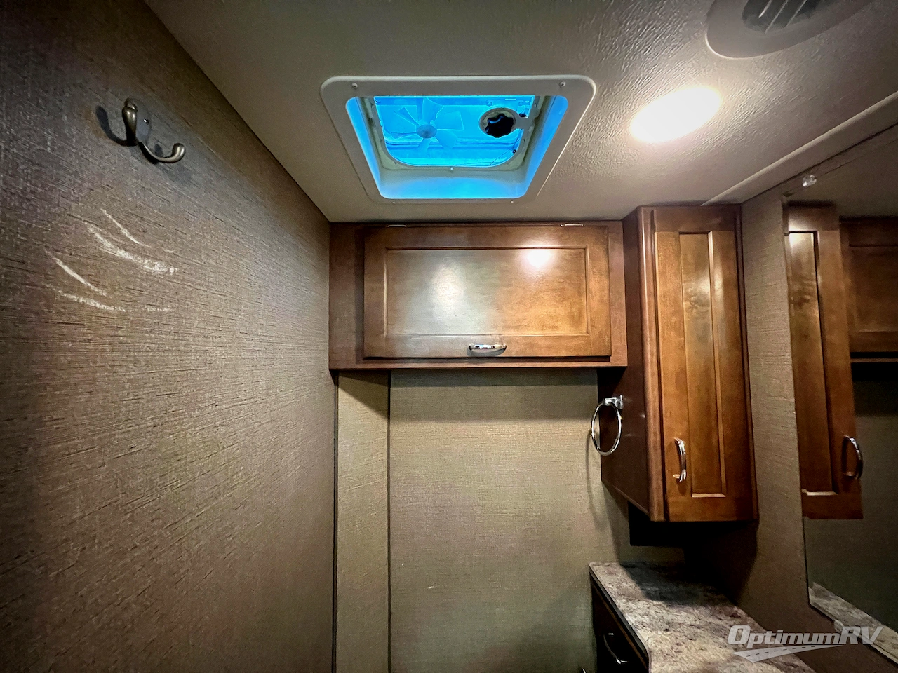 2019 Winnebago Outlook 27D Photo 23