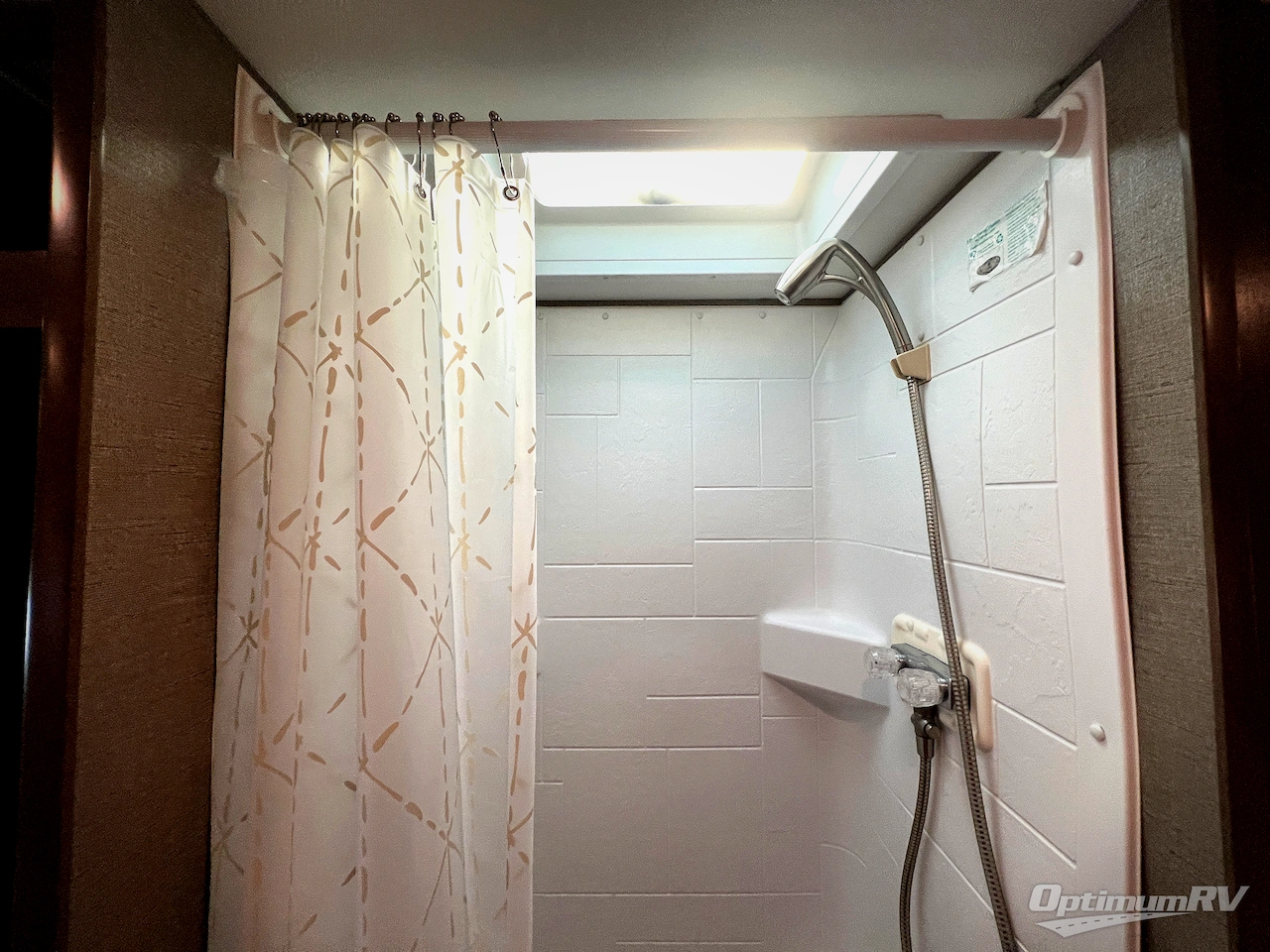 2019 Winnebago Outlook 27D Photo 26