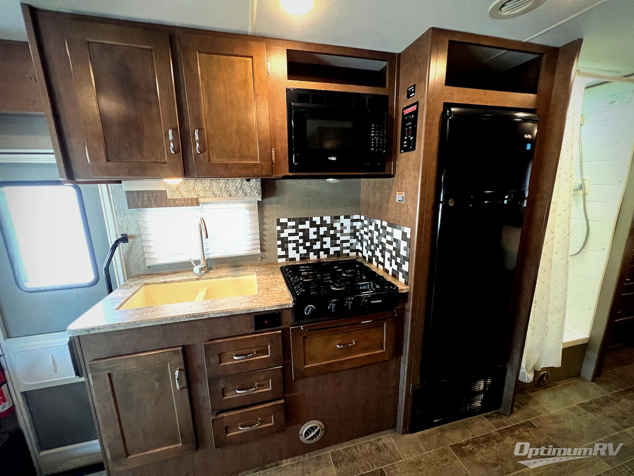 2019 Winnebago Outlook 27D Photo 12