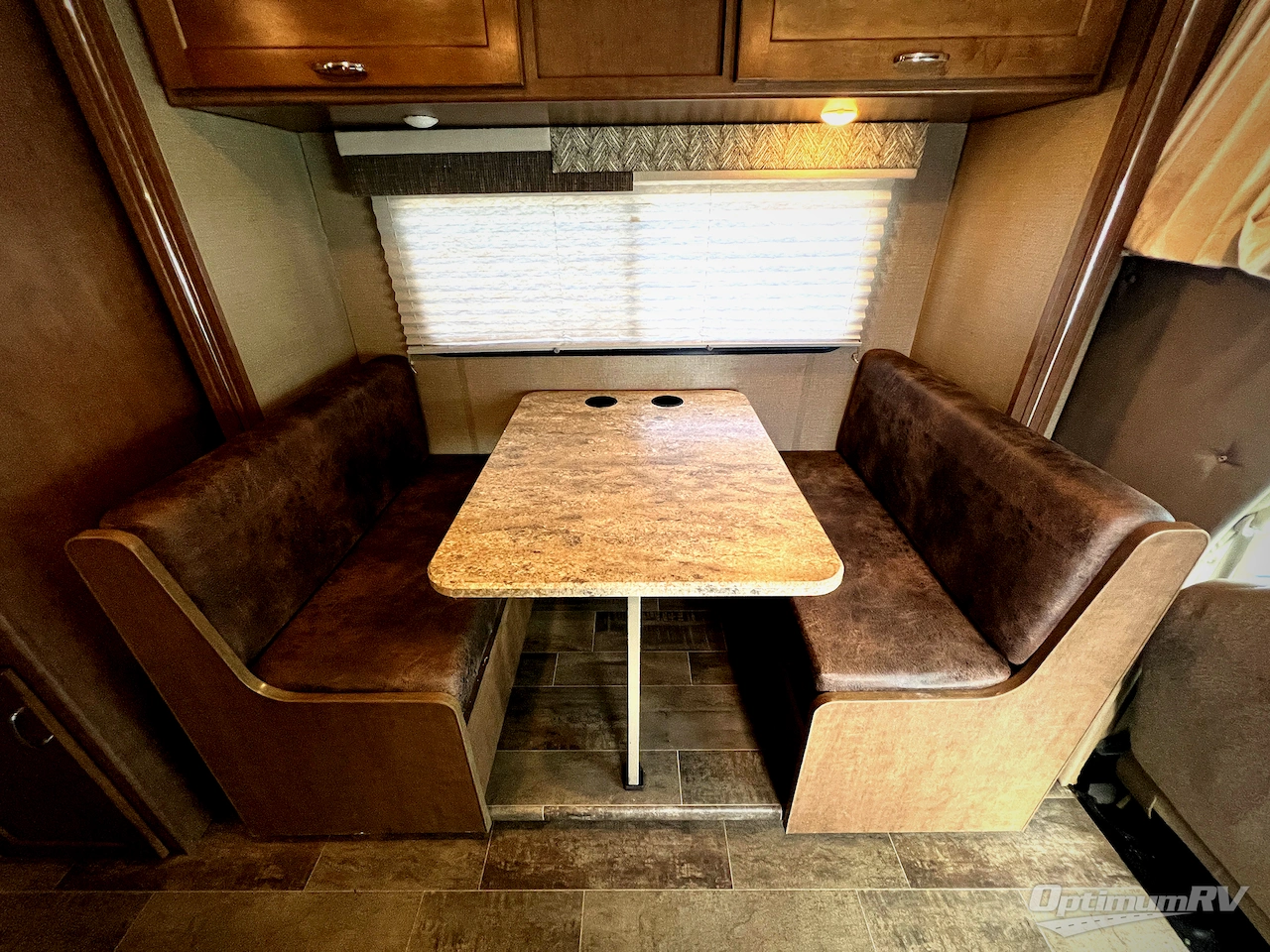 2019 Winnebago Outlook 27D Photo 18