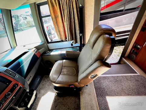 2010 Winnebago Via 25T RV Photo 2