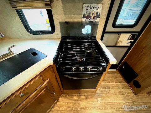 2018 Forest River Flagstaff Micro Lite 25FKS RV Photo 3