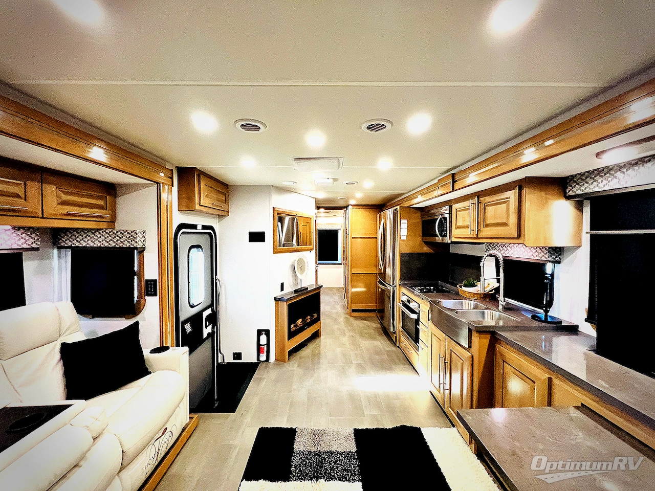 2023 Forest River Georgetown 7 Series 32J7 Photo 9