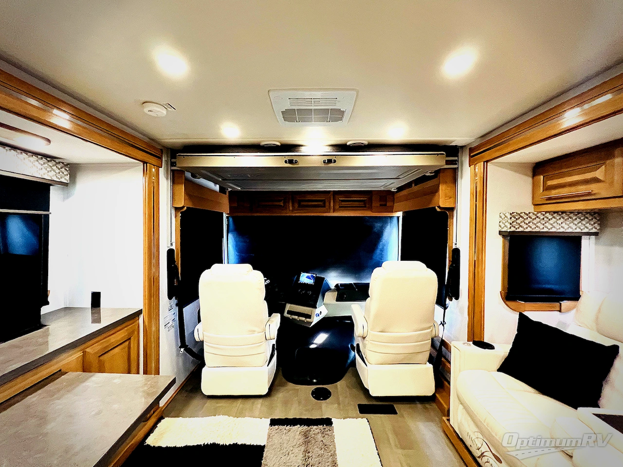 2023 Forest River Georgetown 7 Series 32J7 Photo 7