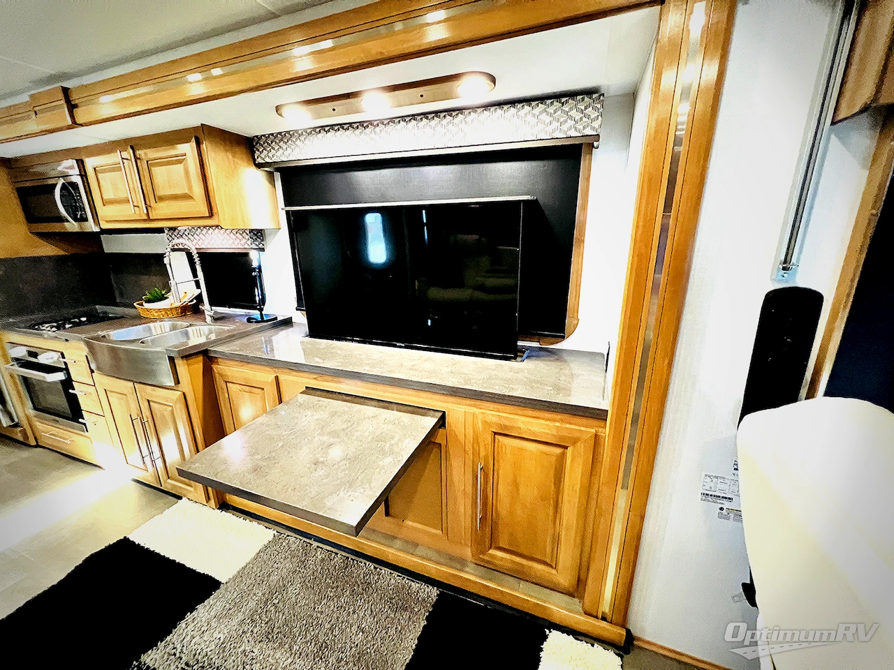 2023 Forest River Georgetown 7 Series 32J7 Photo 8
