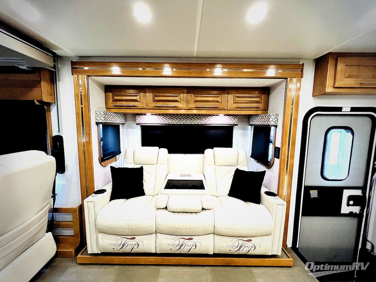 2023 Forest River Georgetown 7 Series 32J7 Photo 10