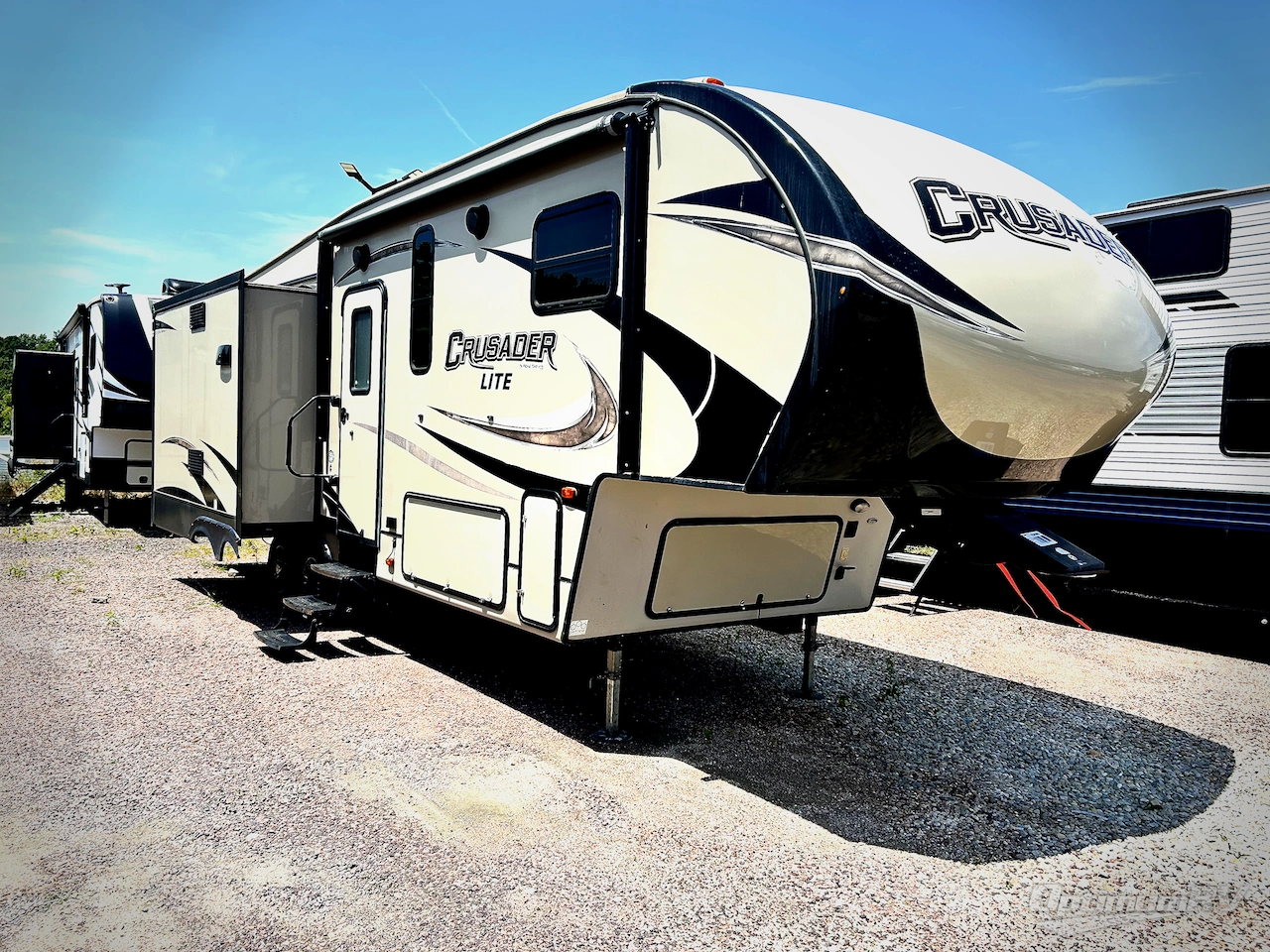 2017 Prime Time Crusader LITE 29RS Photo 1