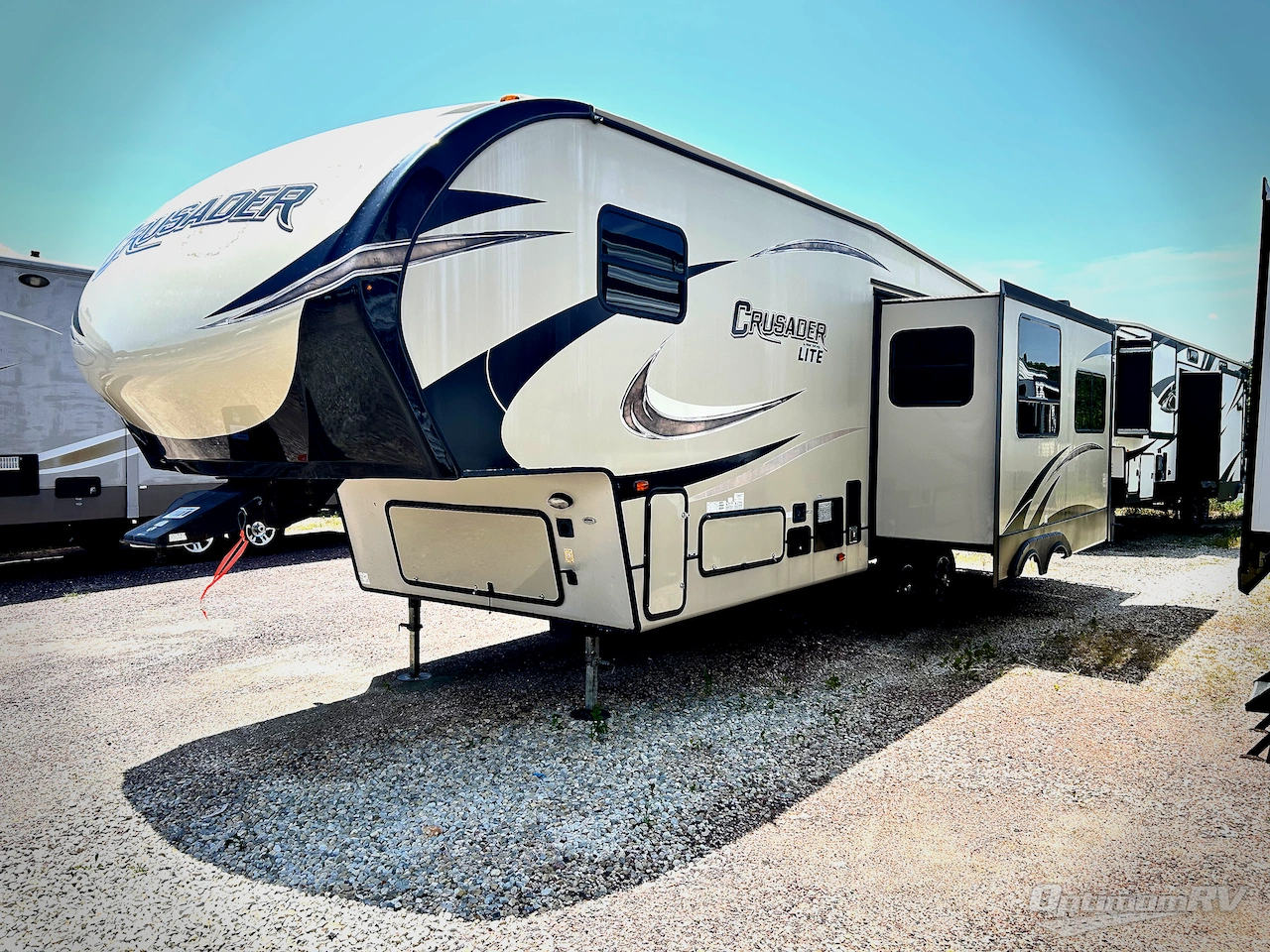 2017 Prime Time Crusader LITE 29RS Photo 2