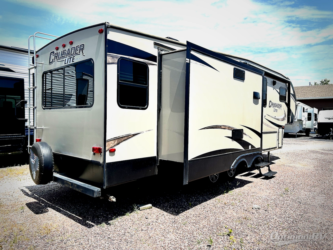 2017 Prime Time Crusader LITE 29RS Photo 3