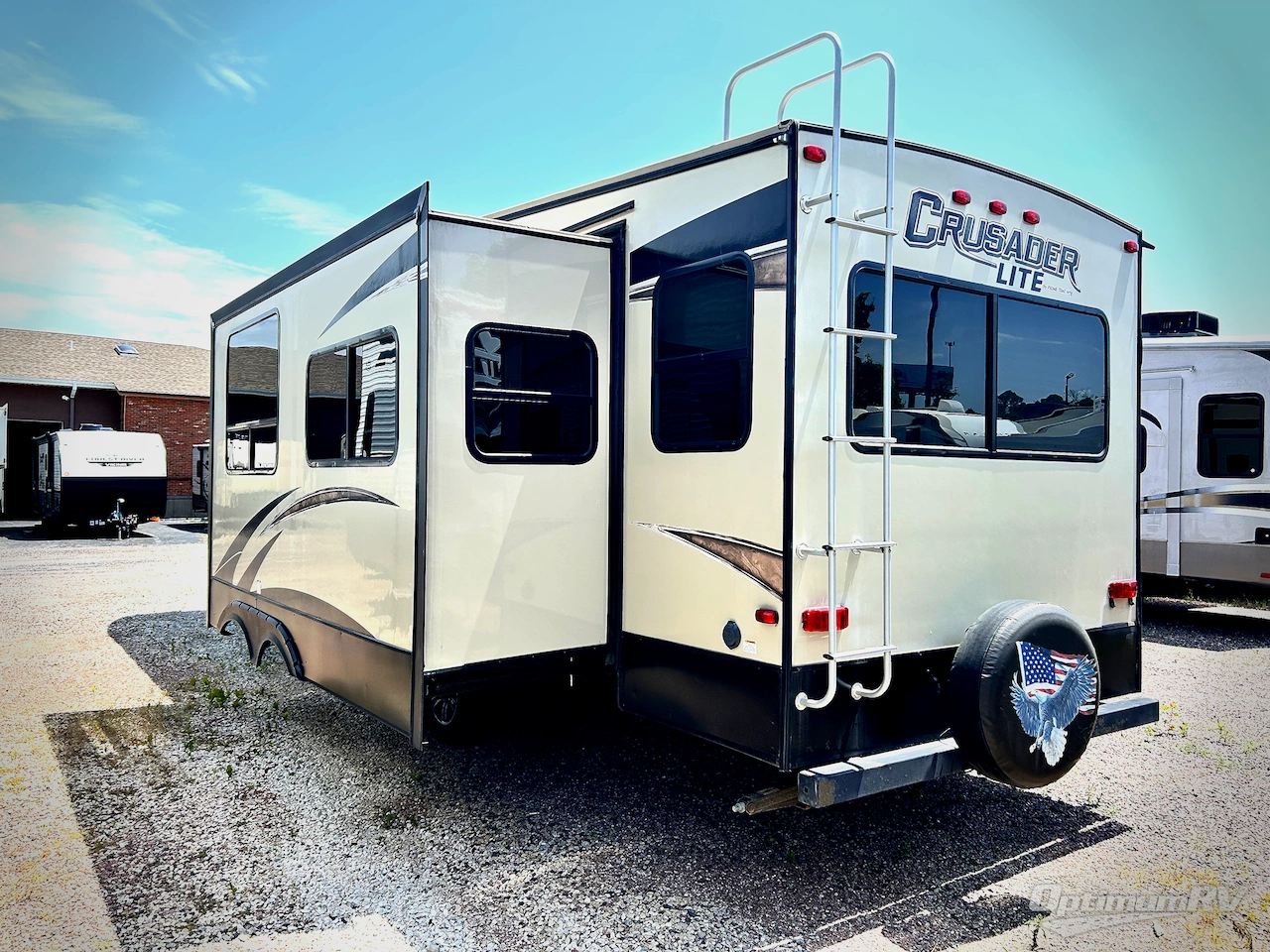 2017 Prime Time Crusader LITE 29RS Photo 4