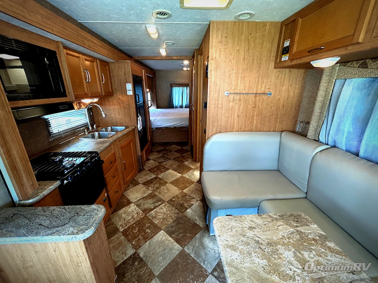 2014 Coachmen Pursuit 27 KB Photo 4