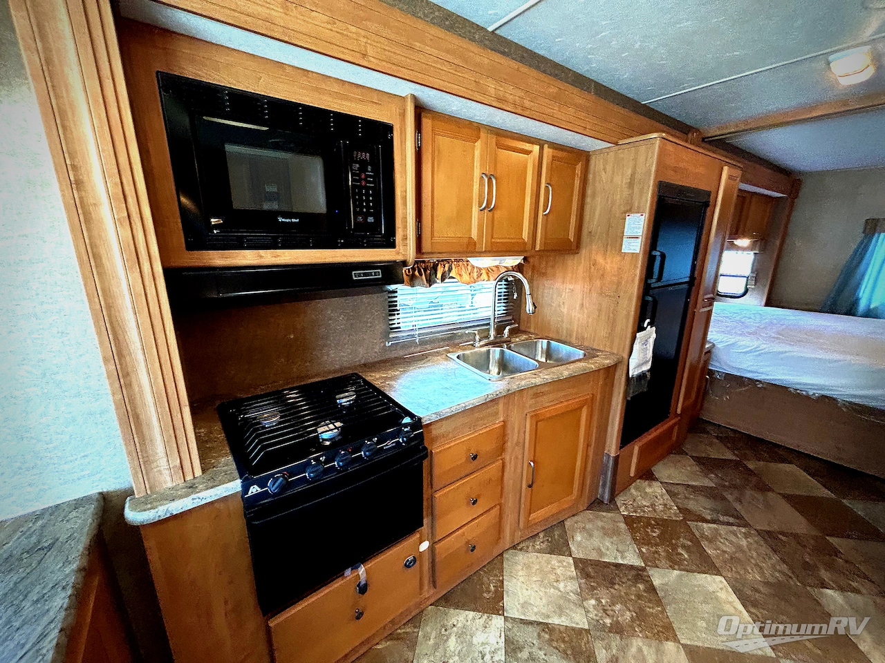 2014 Coachmen Pursuit 27 KB Photo 12