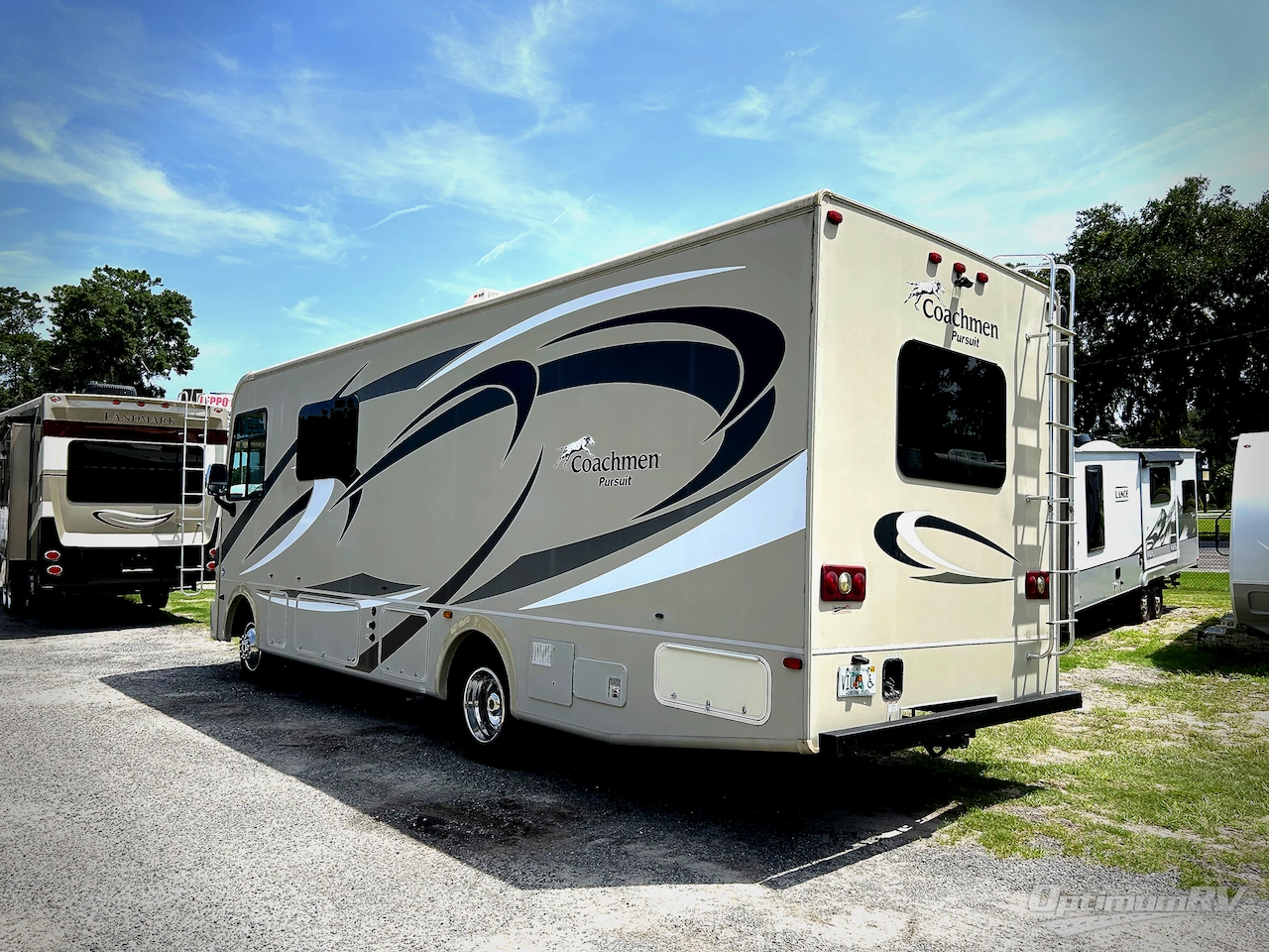 2014 Coachmen Pursuit 27 KB Photo 3