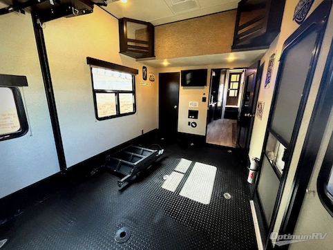 2016 Grand Design Momentum M-Class 388M RV Photo 4