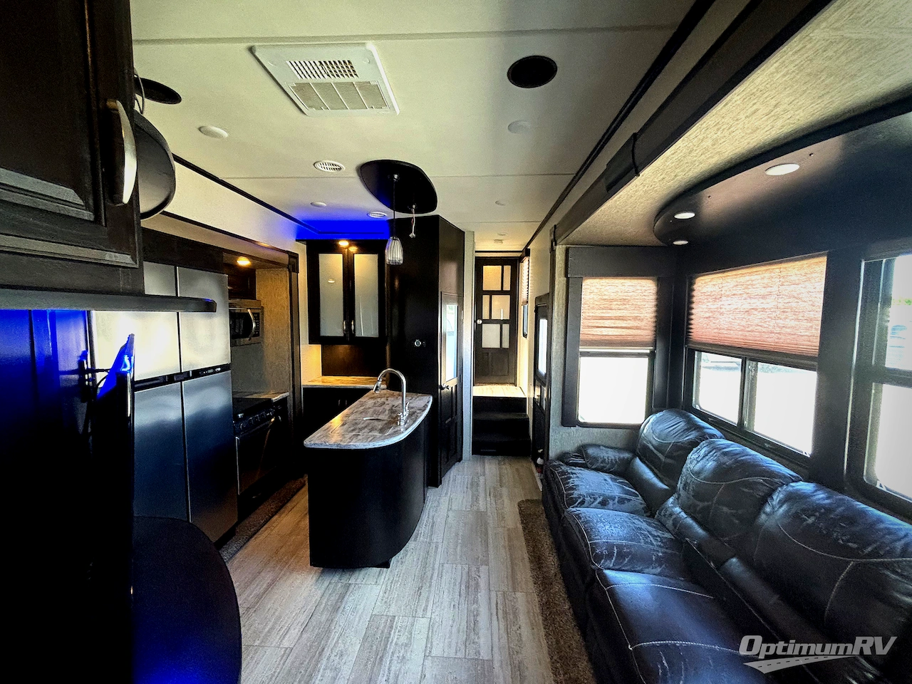 2016 Grand Design Momentum M-Class 388M Photo 5
