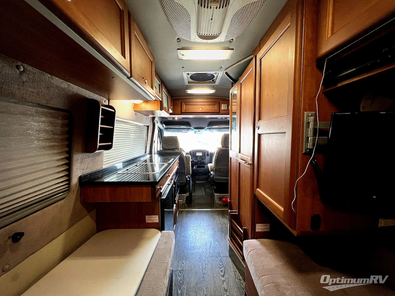 2014 Roadtrek Agile SS Photo 8