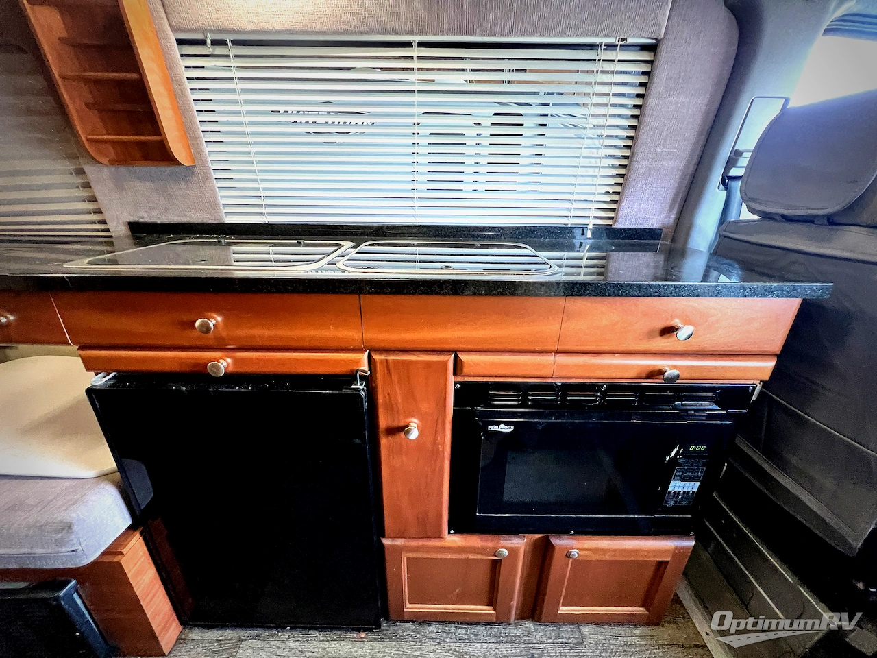 2014 Roadtrek Agile SS Photo 10