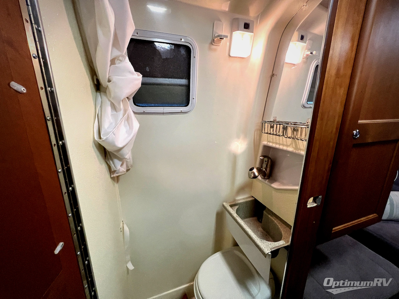 2014 Roadtrek Agile SS Photo 16